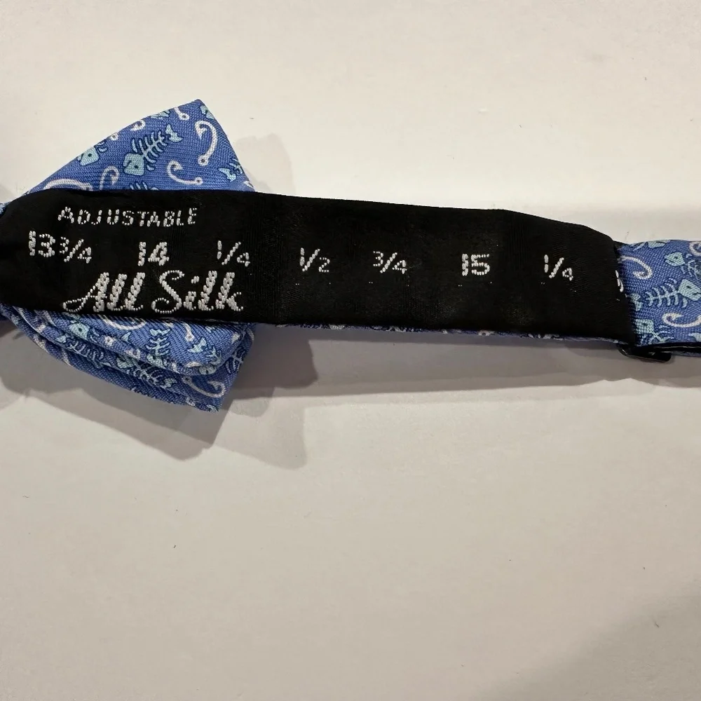Boy's VINEYARD VINES Silk Bowtie - NEW With Tags.